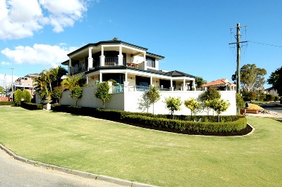 HOME OPEN SUNDAY 14th JUNE 3.00 - 3.45 THE BEST CITY & RIVER VIEWS IN ARDROSS!! Picture