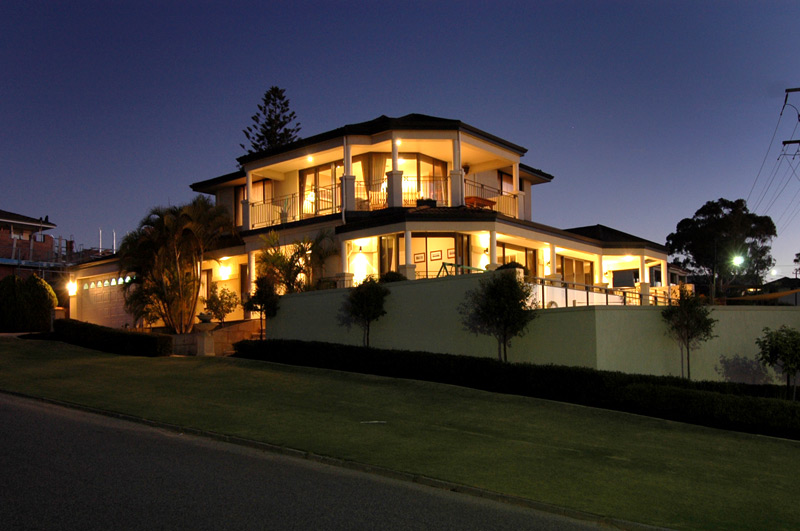 HOME OPEN SUNDAY 14th JUNE 3.00 - 3.45 THE BEST CITY & RIVER VIEWS IN ARDROSS!! Picture 2