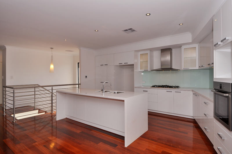 INNER-CITY OASIS!! Picture 3