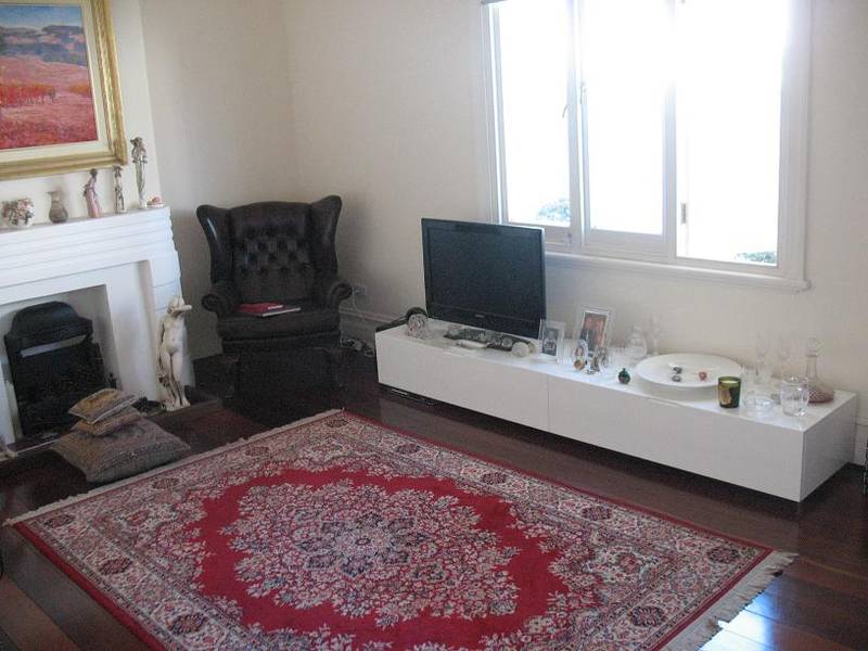 Beautifully Furnished Home Picture 2