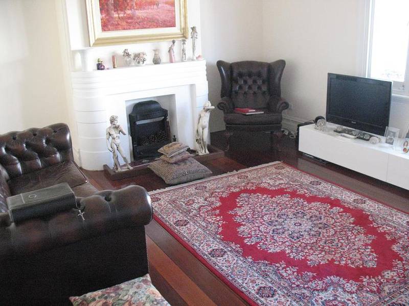 Beautifully Furnished Home Picture 3