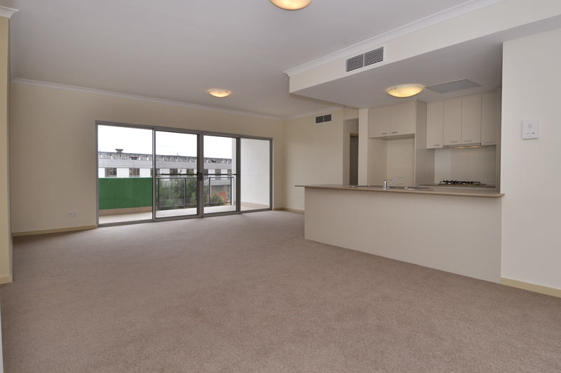 WHY NOT MAKE THIS GREAT APARTMENT YOURS! Picture 2