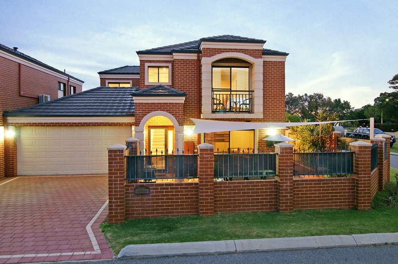 Forget PINK...BRITNEY... or BEYONCE!! Picture 1