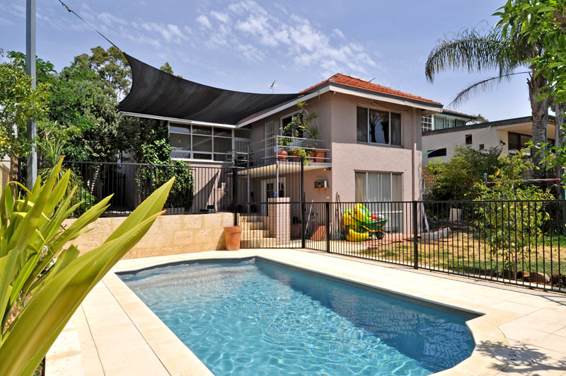 A Magnificent Lifestyle Abounds... Picture 1