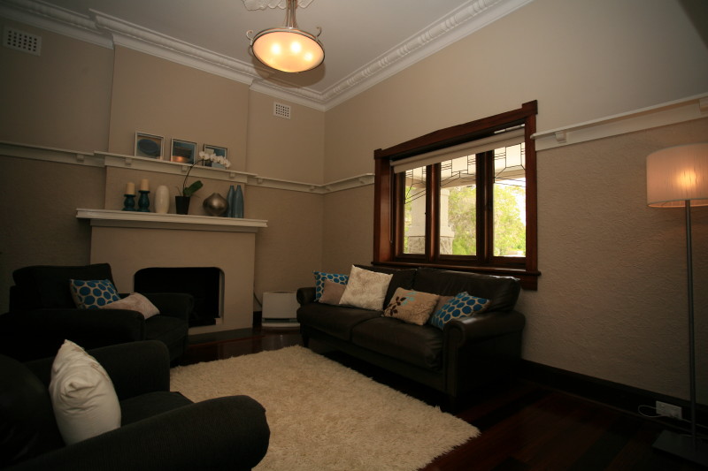 POSITION YOURSELF FOR STYLE AND LIFESTYLE Picture 3