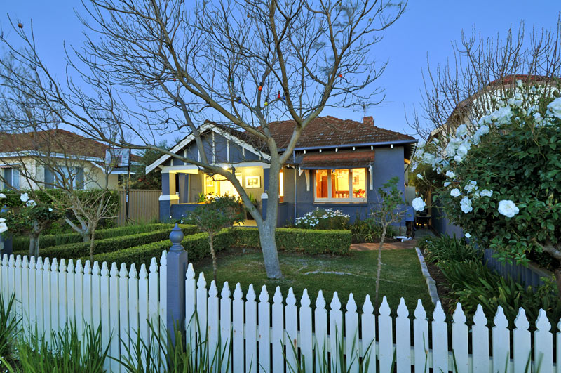 Forget PINK, BEYONCE or BRITNEY SPEARS..... Picture 1