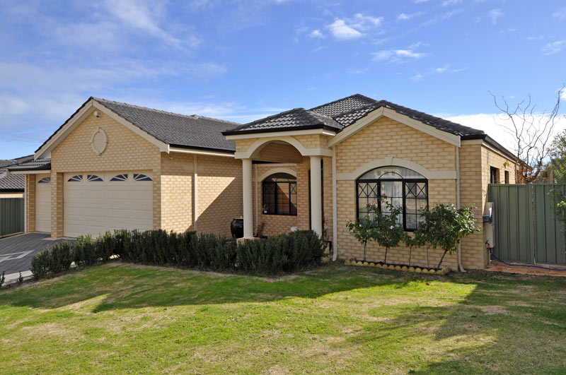 PRICED TO PLEASE...and dressed to tease! Picture 1