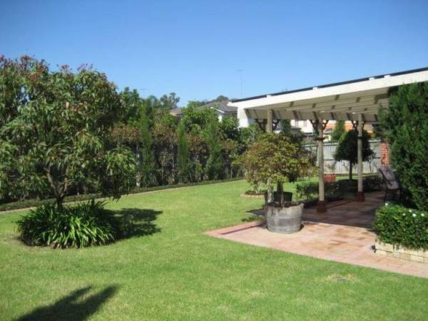 EASY TO LIVE IN Picture 2