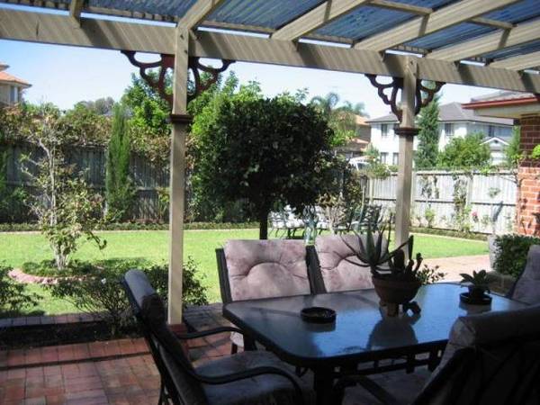 EASY TO LIVE IN Picture 3