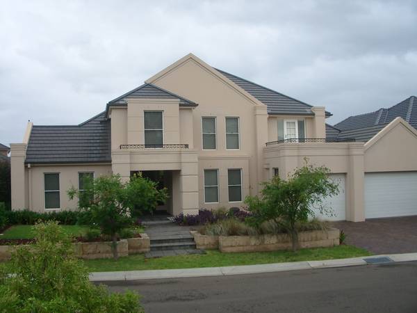 HUGE EXECUTIVE Picture 1