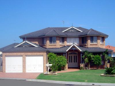 GREAT FAMILY HOME + INGROUND POOL Picture