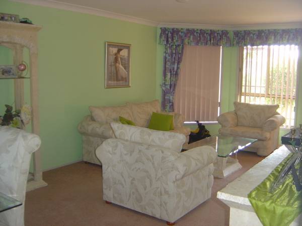 GREAT FAMILY HOME + INGROUND POOL Picture 3