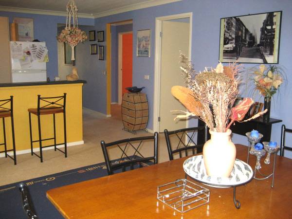 PERFECT FIRST HOME! Picture 2