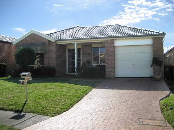 PERFECT FIRST HOME! Picture 1