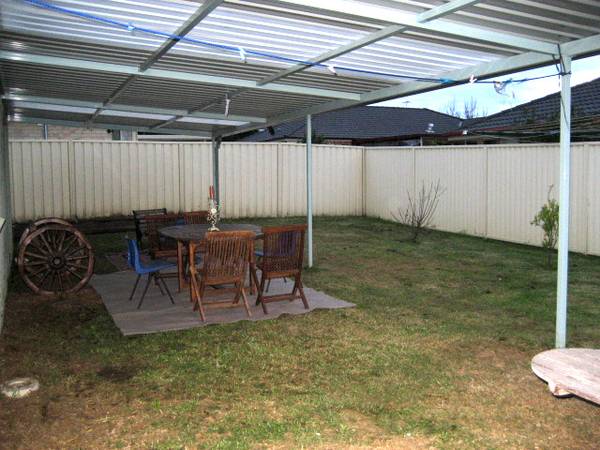 CLOSE TO EVERYTHING Picture 2