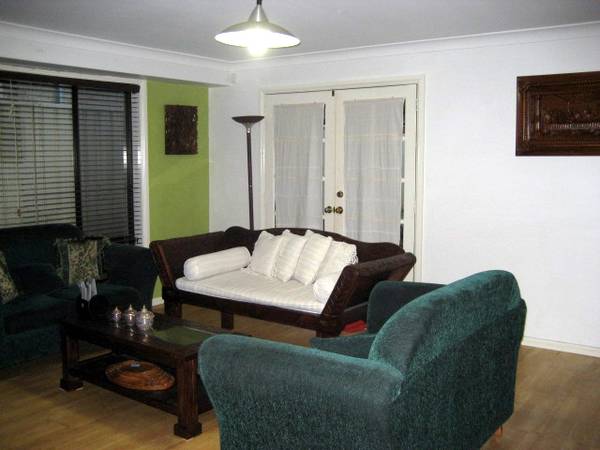 CLOSE TO EVERYTHING Picture 3