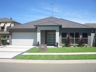 NEAR NEW - PERFECT LOCATION Picture