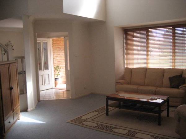 OPPOSITE PARK + SIDE ACCESS Picture 3