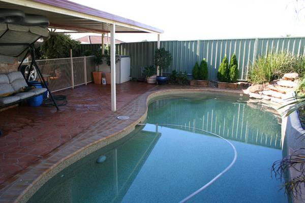 FAMILY HOME + INGROUND POOL IN A CUL-DE-SAC - ENOUGH SAID! Picture 2