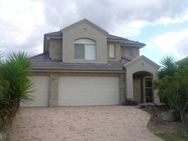 IMPRESSIVE EXECUTIVE! Picture 1