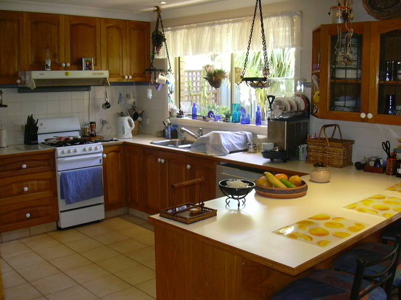 INGROUND POOL + SIDE ACCESS! Picture 3