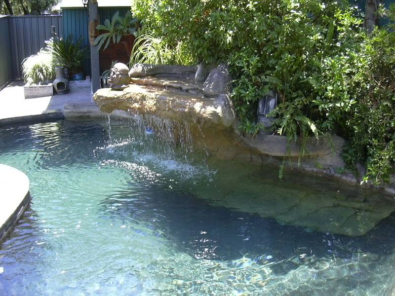 INGROUND POOL + SIDE ACCESS! Picture 2