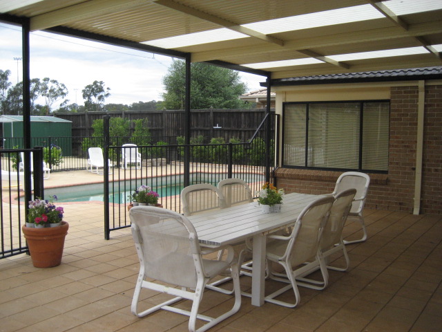 INGROUND SOLAR HEATED POOL ON A LARGE BLOCK! Picture INGROUND SOLAR HEATED POOL ON A LARGE BLOCK! Picture