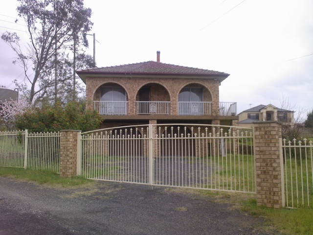 OVERSIZED YARD! Picture OVERSIZED YARD! Picture