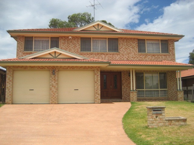 CONVENIENT LOCATION - CLOSE TO EVERYTHING Picture 1