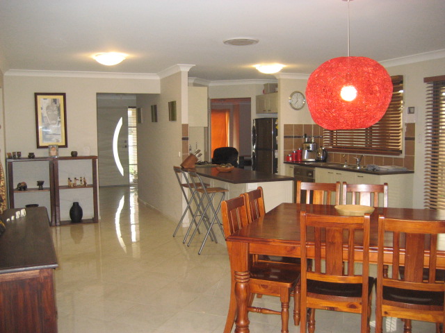 SINGLE LEVEL AT IS BEST Picture 3