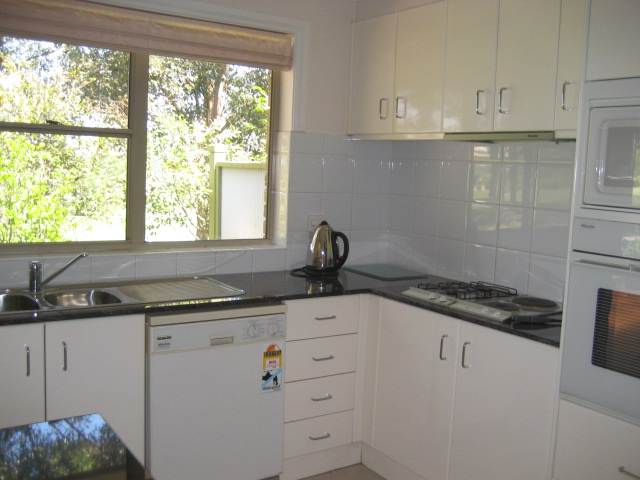 RETIREMENT VILLA with GOLF COURSE VIEWS Picture 3