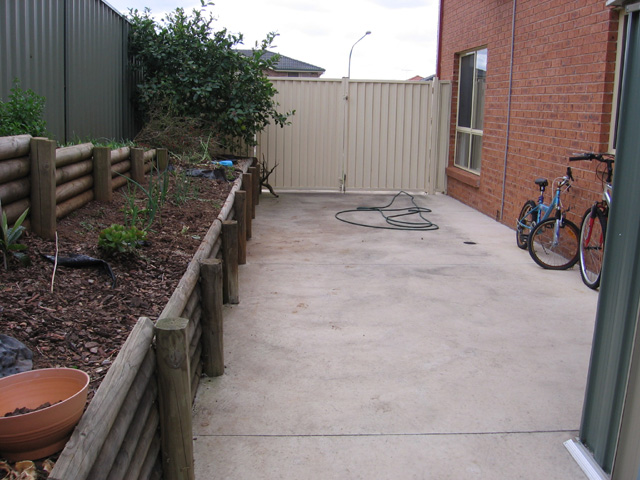 PERFECTLY POSITIONED & SIDE ACCESS Picture 2