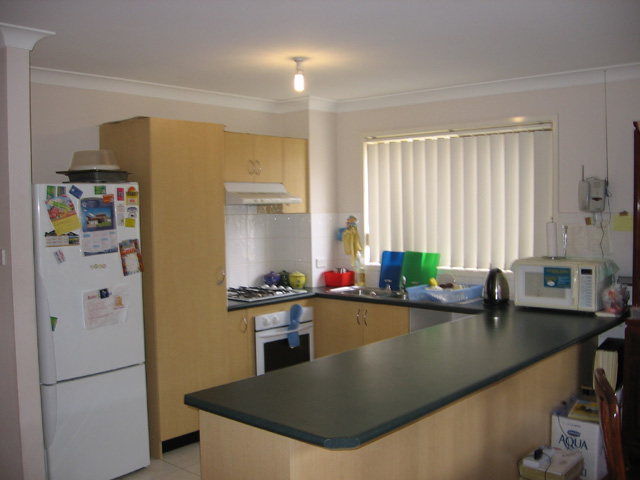 PERFECTLY POSITIONED & SIDE ACCESS Picture 3