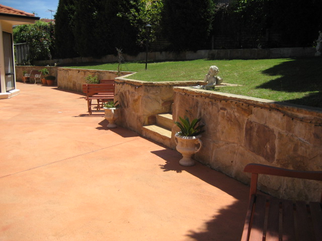 LARGE ACCOMMODATION - GREAT LOCATION! Picture