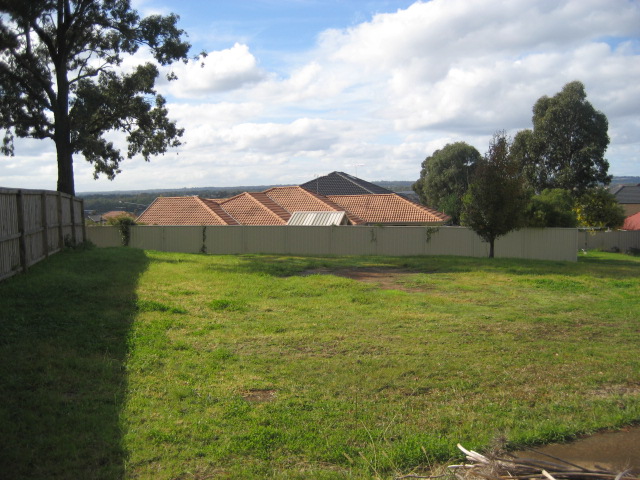 QUIET STREET - 645m2 BLOCK Picture 1