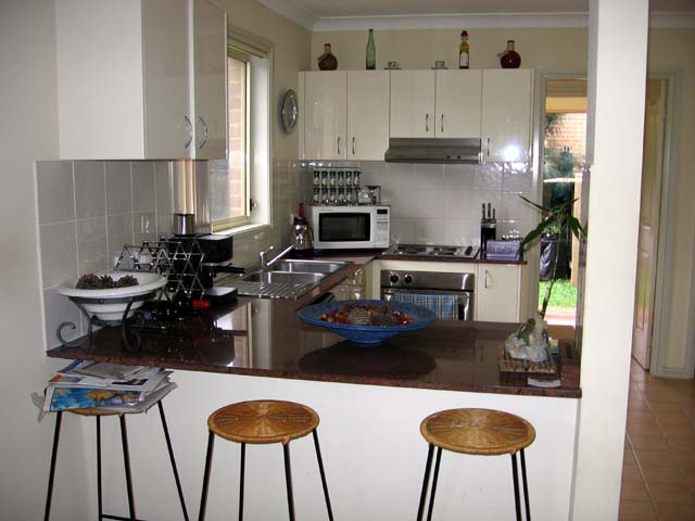 IN THE HEART OF KELLYVILLE! Picture 3