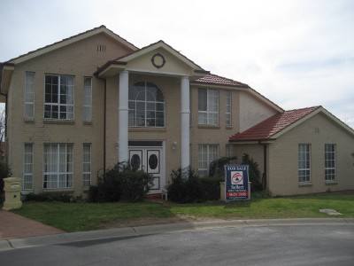 SPACIOUS FAMILY HOME IN A QUIET SETTING Picture
