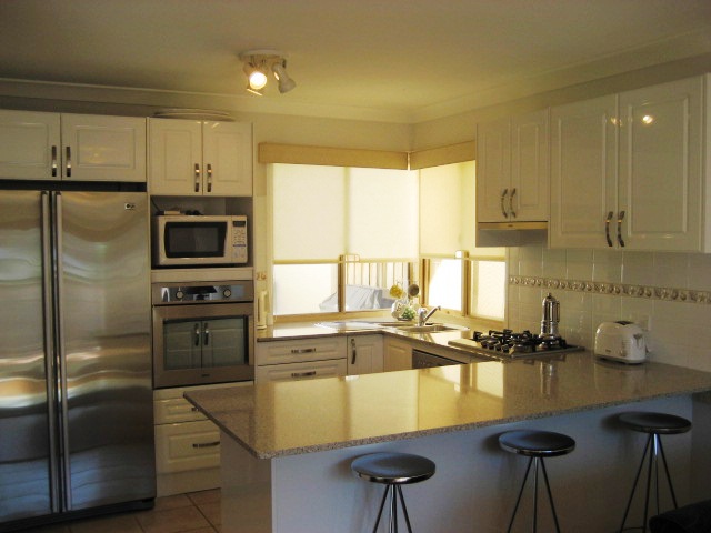 Sensational home in quiet setting Picture 2