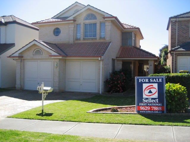 Sensational home in quiet setting Picture 1