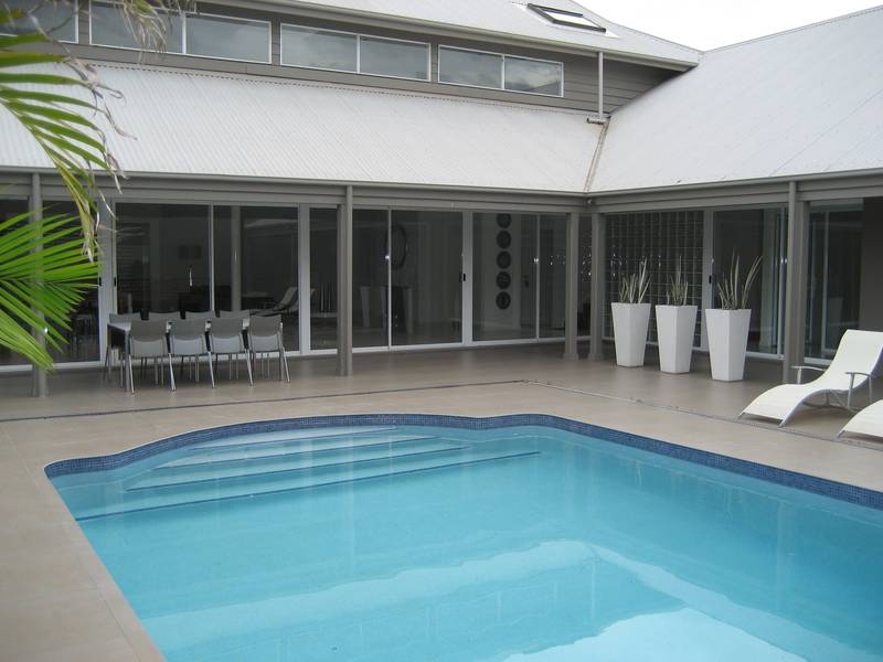 A
LARGE SOPHISTICATED
HOME
MADE FOR
CONTEMPORARY
LIVING ! Picture 1