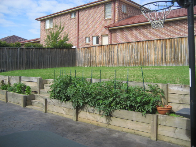 PRISTINE SINGLE LEVEL ON A GREAT BLOCK! Picture 2