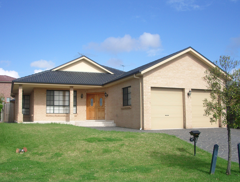 PRISTINE SINGLE LEVEL ON A GREAT BLOCK! Picture 1