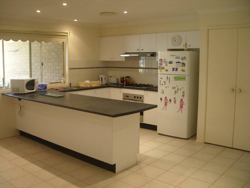 SINGLE LEVEL AT THE RIGHT PRICE! Picture 3