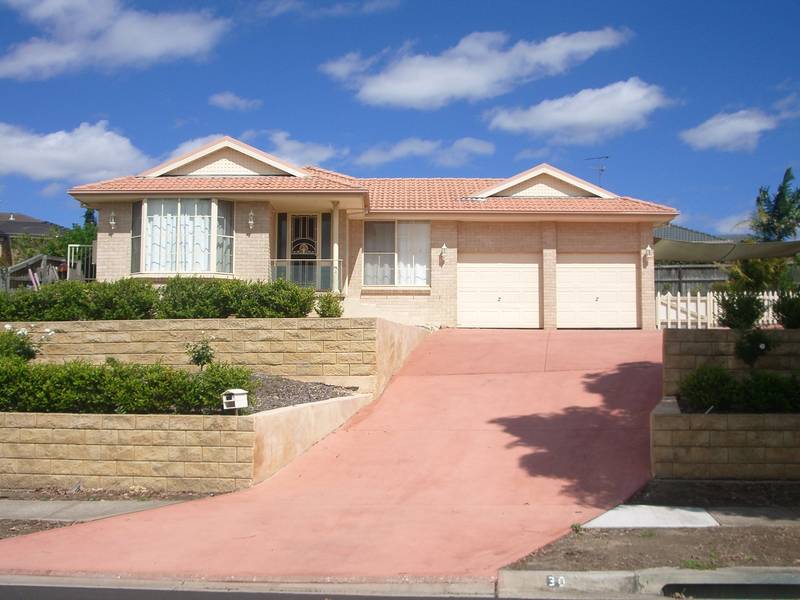 SINGLE LEVEL AT THE RIGHT PRICE! Picture 1