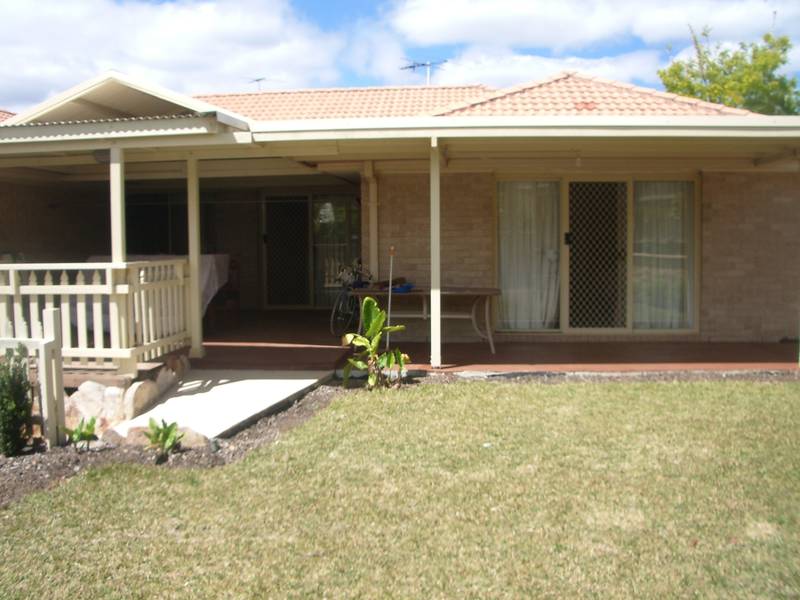 SINGLE LEVEL AT THE RIGHT PRICE! Picture 2