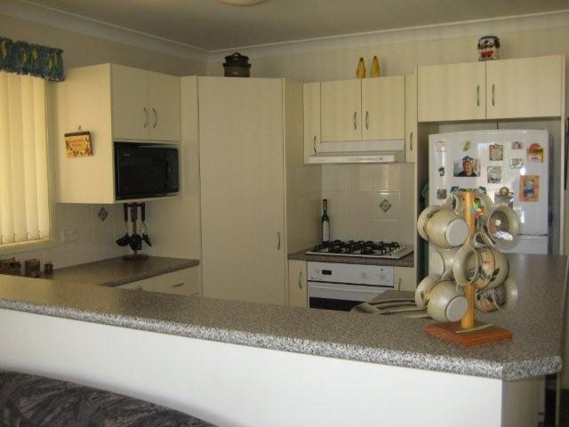 PERFECT FIRST HOME! Picture 3