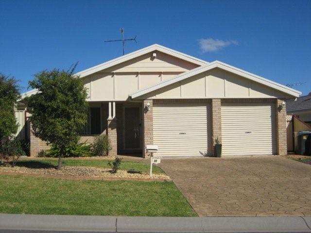 PERFECT FIRST HOME! Picture 1