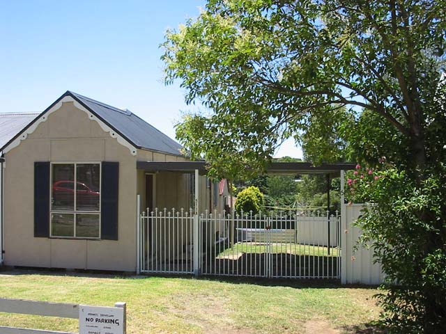 BUS AT DOOR Picture 1