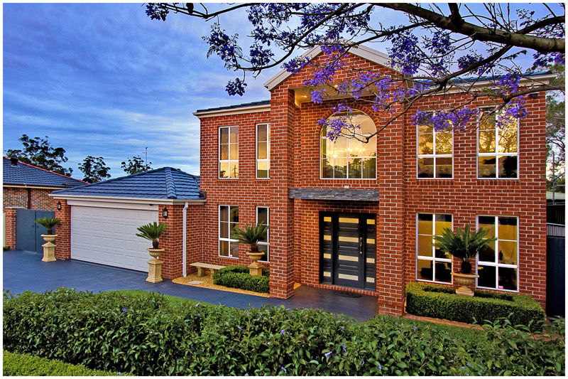 PERFECT FAMILY HOME + DESIGNER POOL! Picture 1