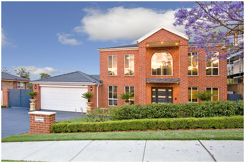 PERFECT FAMILY HOME + DESIGNER POOL! Picture 2